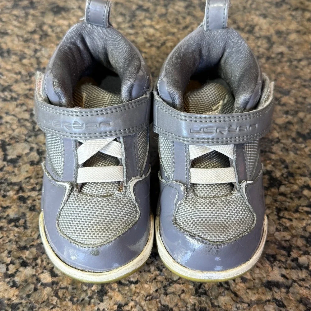 Jordan Toddler Crib Shoes Infant Sneakers Gray White Hook Loop Size 6C